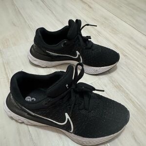 Nike Women's Black Sneakers